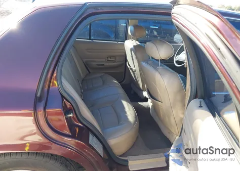 2001 Ford Crown Victoria Lx z USA, uszkodzony, nr VIN 2FAFP74W51X133116